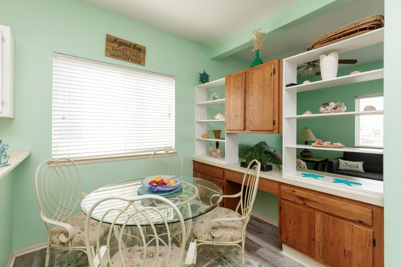Affordable Family Condo -Walking Distance To Beach By Mustang Island, Sleeps Four, 2025 Traveler Award Corpus Christi Exterior photo