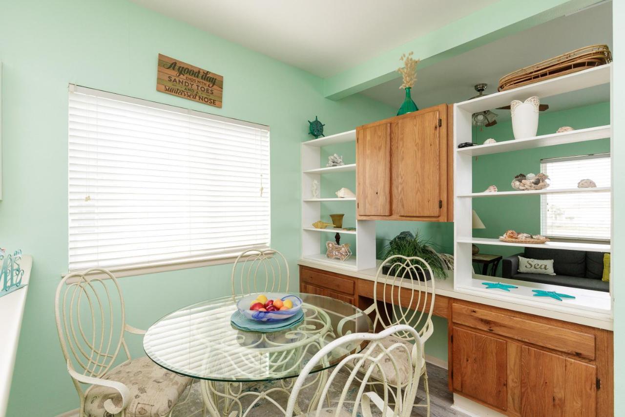 Affordable Family Condo -Walking Distance To Beach By Mustang Island, Sleeps Four, 2025 Traveler Award Corpus Christi Exterior photo